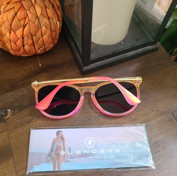 Blenders Sunglasses North Park X2 in Epic Dreamer - Picture 6 of 13